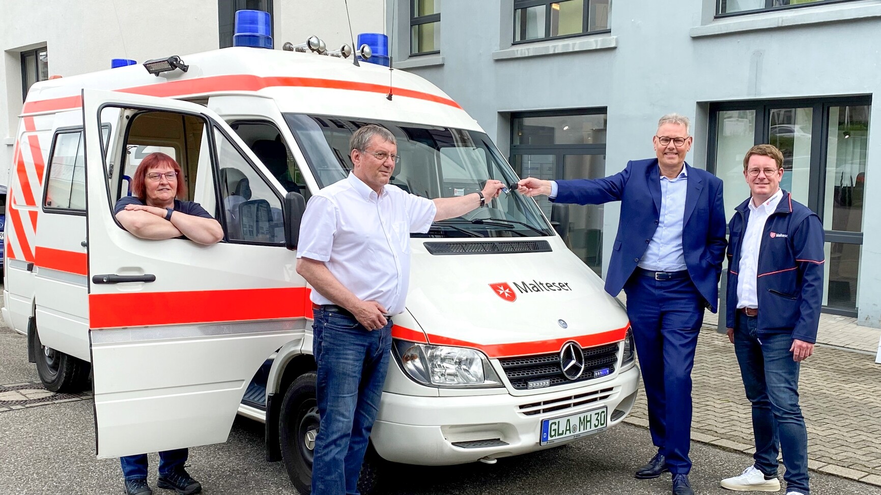 Krankenwagen auf dem Weg in die Ukraine: Diözese Rottenburg Stuttgart